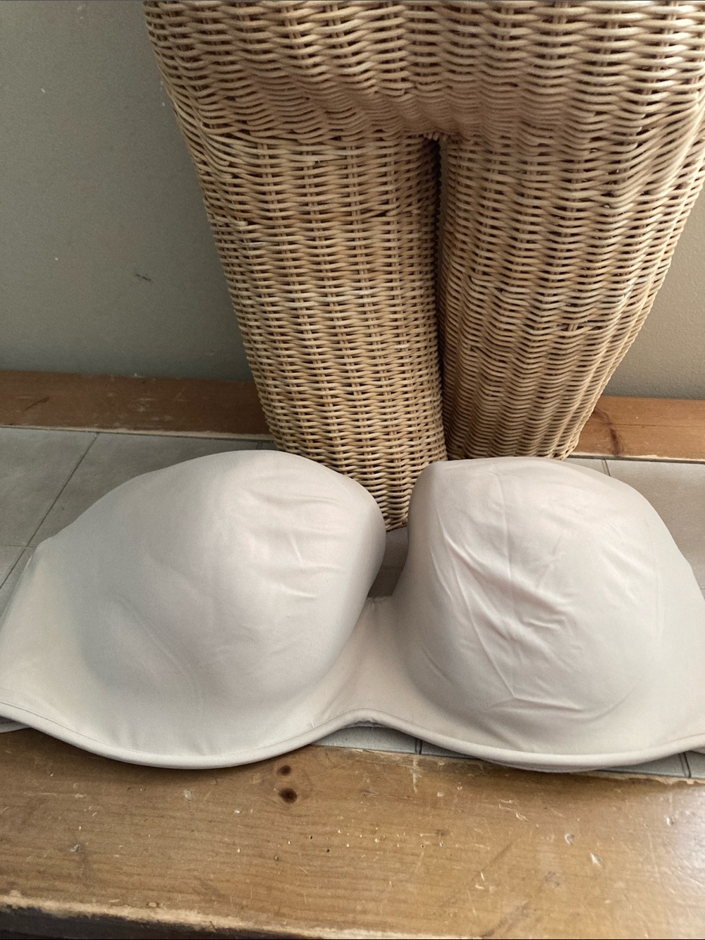 Cacique‎ Strapless Nude/Beige Smooth  Bra 40DDD